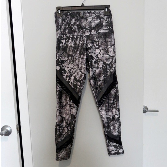 Onzie Leggings Black White Pattern Abstract Full Length Womens Workout Small - Picture 1 of 7